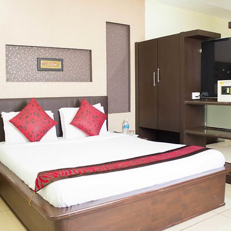 Hotel Oyo 4895 Abi Krishna Puducherry Zewnętrze zdjęcie